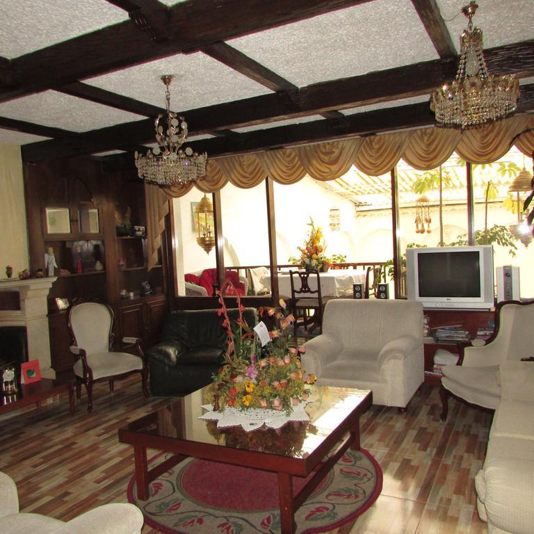Гостевой дом Casa De Huespedes Shalom Victoria Богота Экстерьер фото